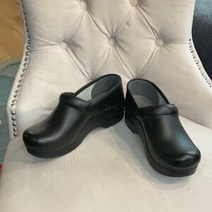 Dansko Black Leather Clogs Size 7 (37)